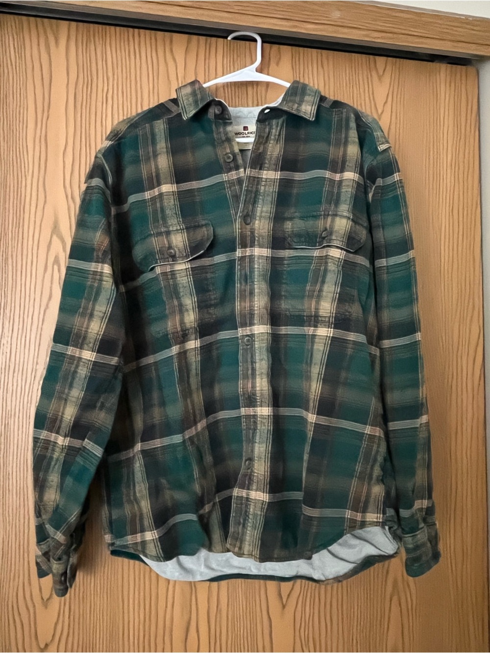 Men’s Vintage Woolrich Green & Tan Plaid Button-Up Shirt size L